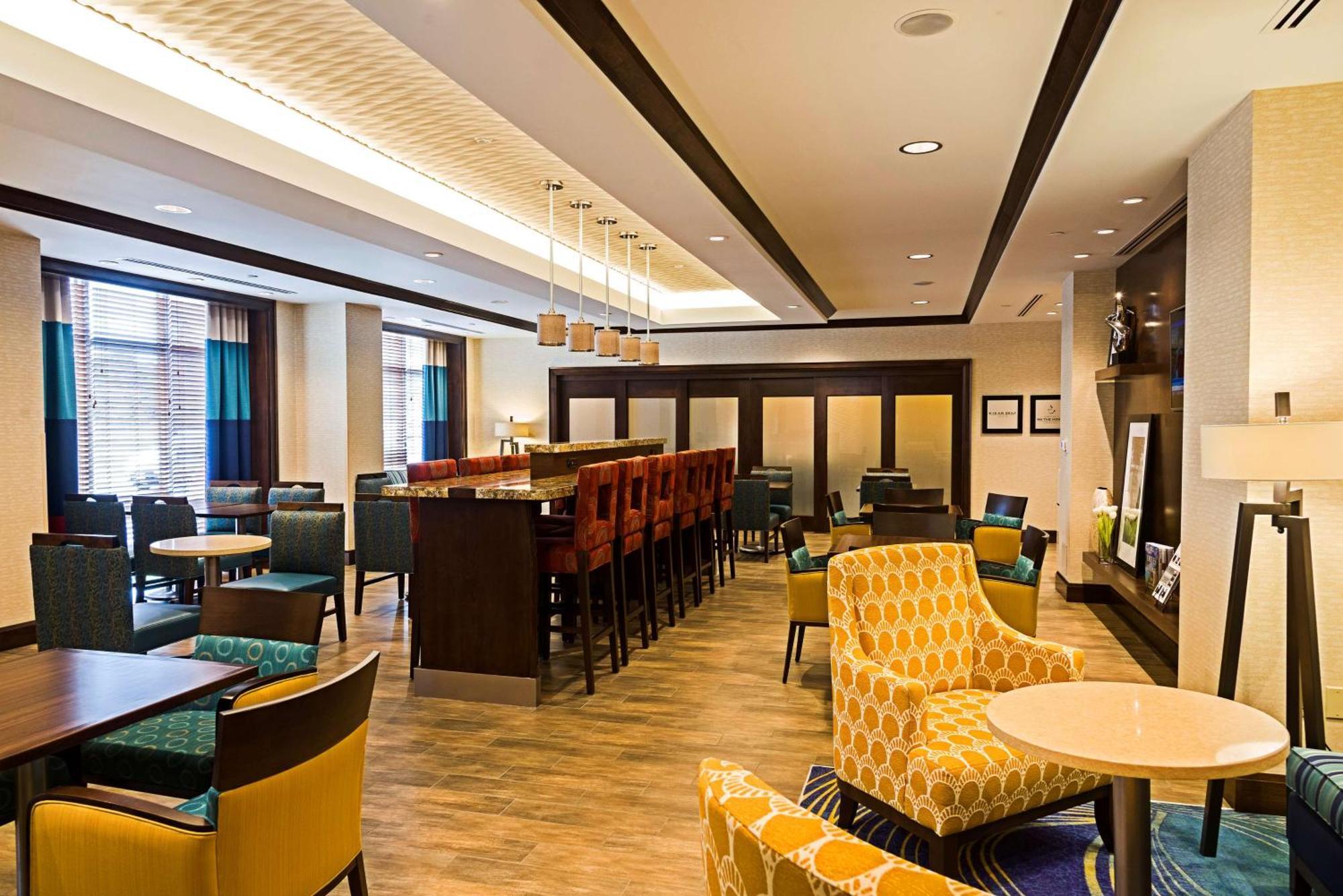 Hampton Inn By Hilton Ottawa Airport Eksteriør billede